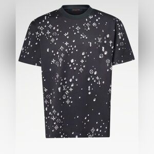 Louis Vuitton Black T-Shirt with White Monogram Splash Print